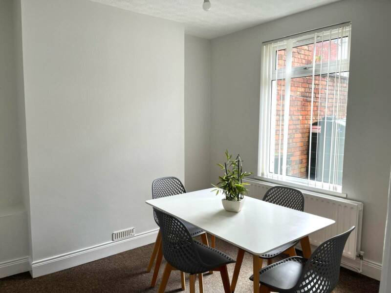 72 Victoria Avenue, Belfast, ,  BT4 1QZ Northern Ireland