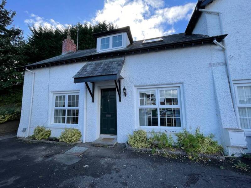 7 Hollymount Court, Belfast, ,  BT10 0HA Northern Ireland